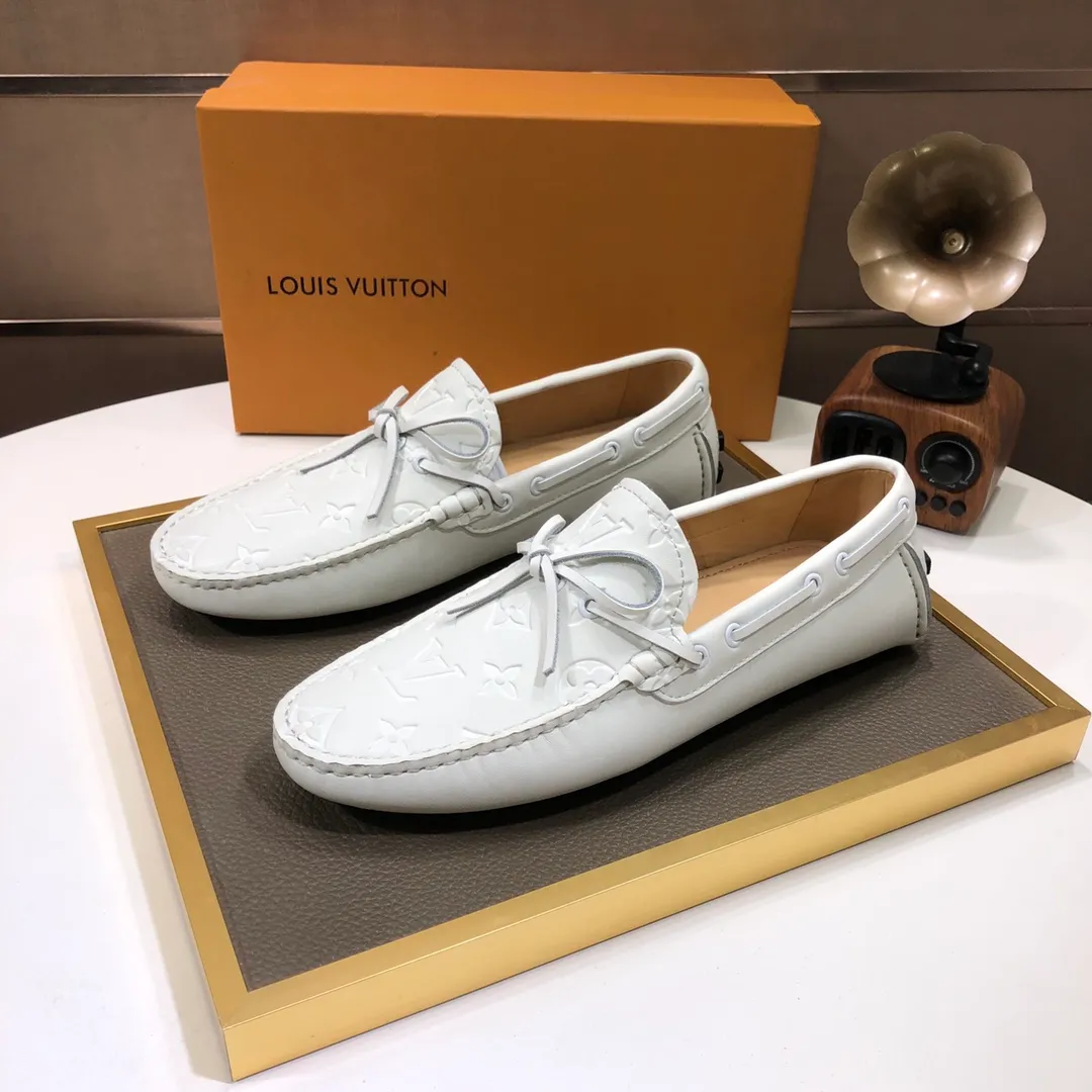 Men's men's shoes 💰420💰 [LV Doudou Shoes] (sheepskin lining) new model is on the market, available on the official website. The new Doudou shoes are processed into single-color materials, and the uppers are made of imported cowhide material. The body of the shoe is fully hemmed with mark thread, and is lined with imported original cowhide leather. The elegant shoe shape is super suitable for all-matching, and the size is 38-44.